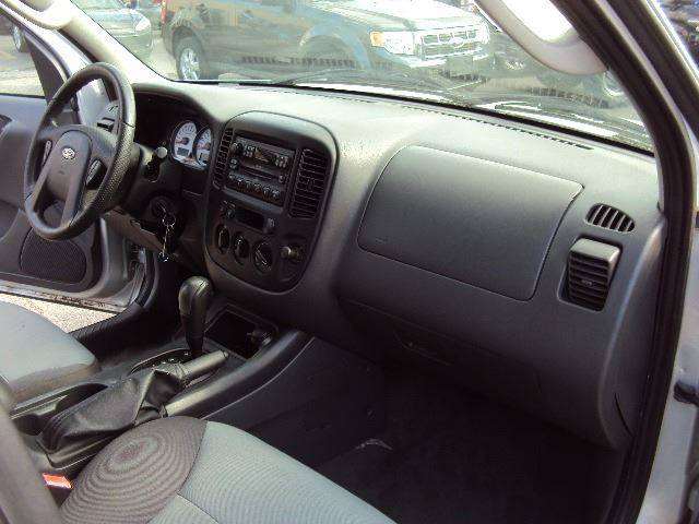 Ford Escape 2005 photo 16